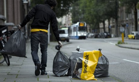 Goedzak is a specially designed bag that makes sharing and re-use is as easy as taking out the trash.