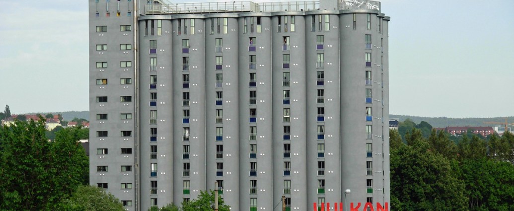 Grünerløkka’s iconic grain elevator and storage silos into Grünerløkka Studenthus, a 226-unit student housing complex.