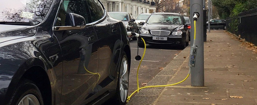 Ubitricity is repurposing street light poles into EV charging stations